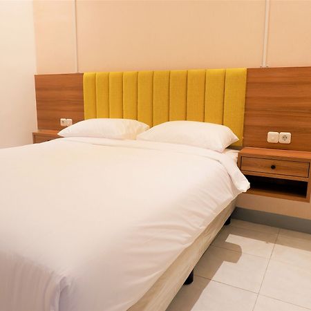 Kokonut Guesthouse Surabaya Exterior photo