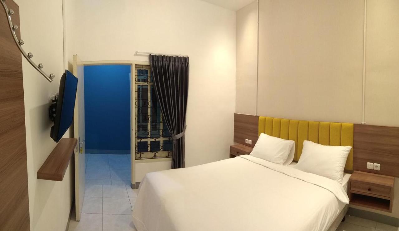 Kokonut Guesthouse Surabaya Exterior photo