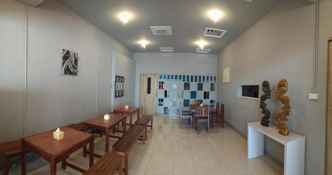 Kokonut Guesthouse Surabaya Exterior photo