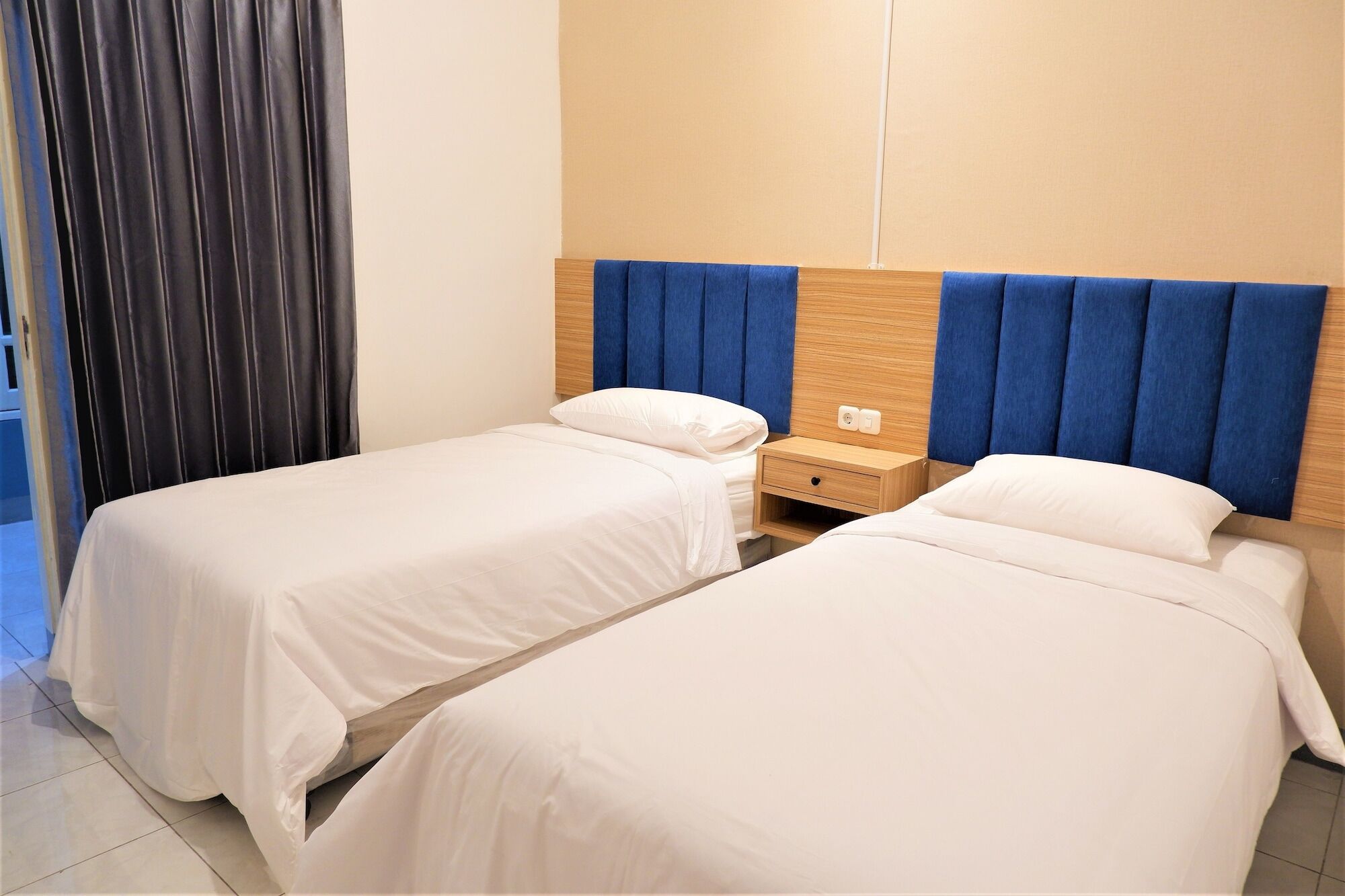 Kokonut Guesthouse Surabaya Exterior photo